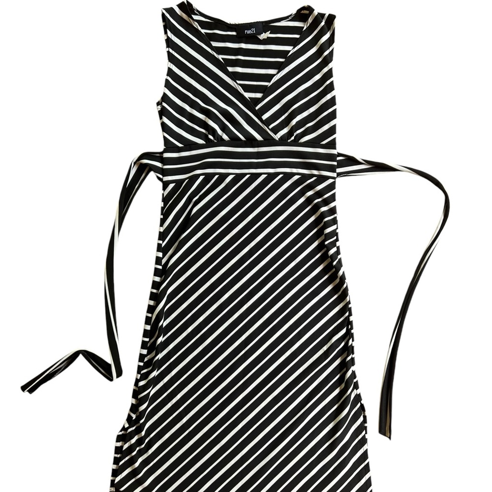 EUC - Rue21 Black and White Stripe Knee Length Sleeveless Dress - Size Small